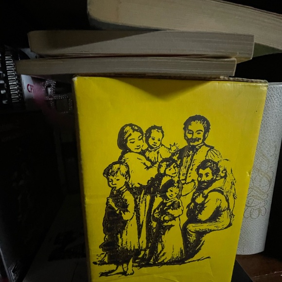 Book Set - Yellow - Picture 5 of 5